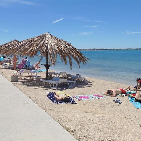 Family Oasis Apartment Zukve Vrsi Bagian luar foto