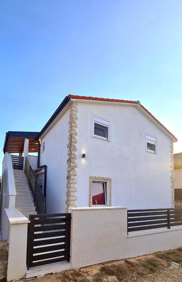 Family Oasis Apartment Zukve Vrsi Bagian luar foto