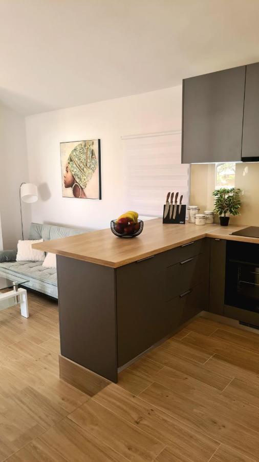 Family Oasis Apartment Zukve Vrsi Bagian luar foto