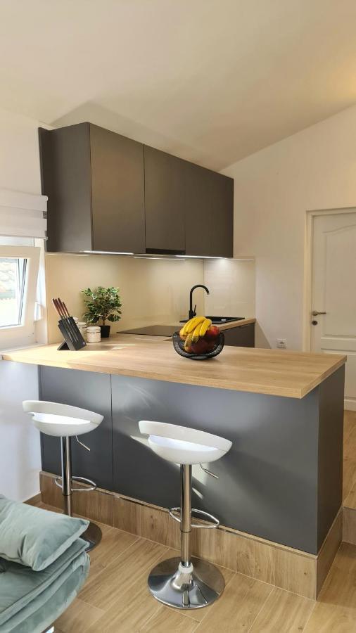 Family Oasis Apartment Zukve Vrsi Bagian luar foto