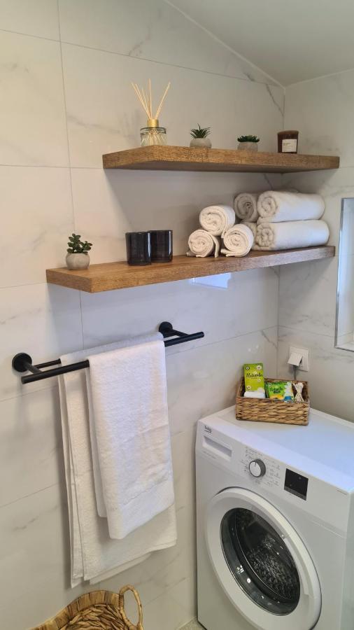 Family Oasis Apartment Zukve Vrsi Bagian luar foto
