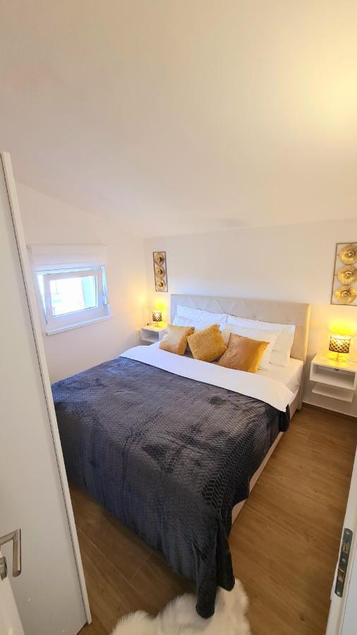 Family Oasis Apartment Zukve Vrsi Bagian luar foto