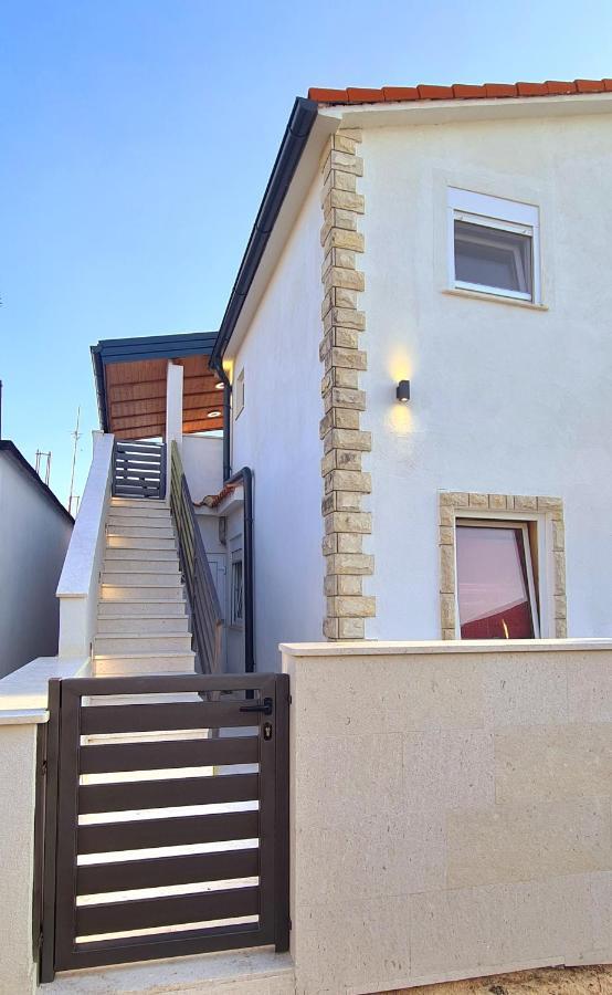Family Oasis Apartment Zukve Vrsi Bagian luar foto