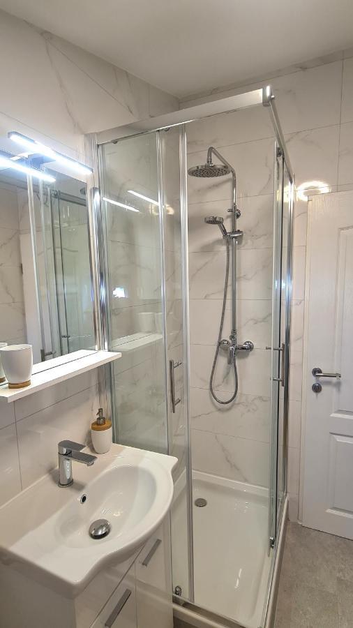 Family Oasis Apartment Zukve Vrsi Bagian luar foto